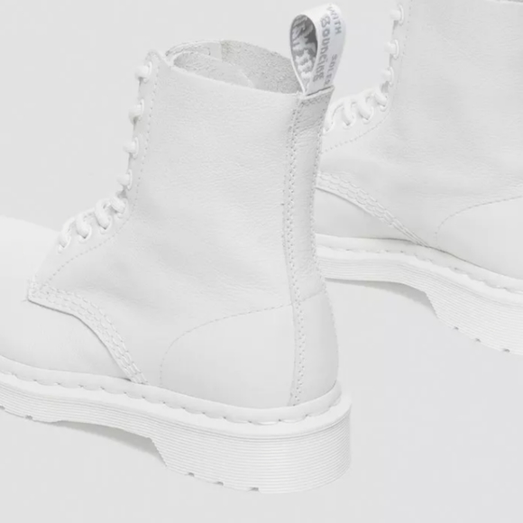 NWOT Dr. Martens 1460 Pascal Mono Leather Lace Up Boots - Picture 2 of 13